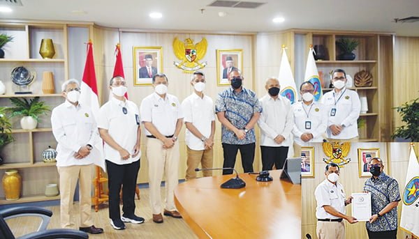 DATANGI BPH MIGAS— Anggota DPR RI Andre Rosiade bersama 7 Komisioner BHP Migas, saat mengunjungi kantor BPH Migas di Jakarta, Senin (4/4).