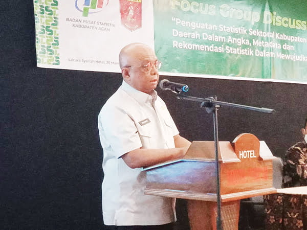 PEMBUKAAN FGD— Bupati Agam diwakili Sekretaris Daerah Kabupaten Agam Edi Busti mengharapkan kegiatan Focus Group Discussion (FGD) dapat menyajikan data publikasi Agam dalam angka berkualitas dan akurat dalam membantu misi pembangunan Agam.