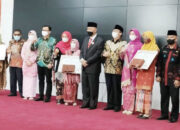 Bidang Kesehatan, Kader Posyandu Agam Terima Penghargaan