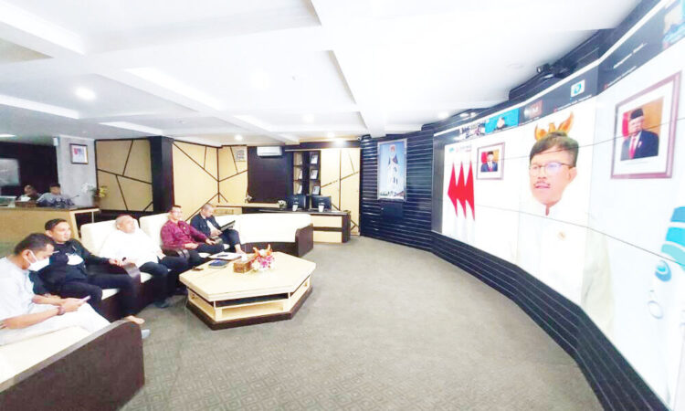 KOTA CERDAS— Kota Bukittinggi menjadi satu dari 50 kabupaten kota se-Indonesia yang menandatangani kesepakatan menuju kota cerdas.