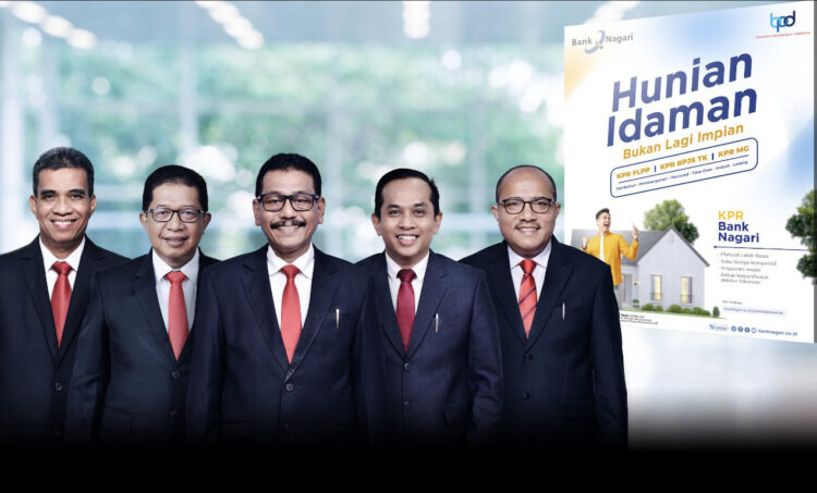 JAJARAN DIREKSI Direksi Bank Nagari (ki-ka); Direktur Operasional Syafrizal, 
Direktur Kepatuhan Restu Wirawan, Direktur Utama M Irsyad, Direktur Kredit dan Syariah Gusti Candra dan Direktur Keuangan Sania Putra.