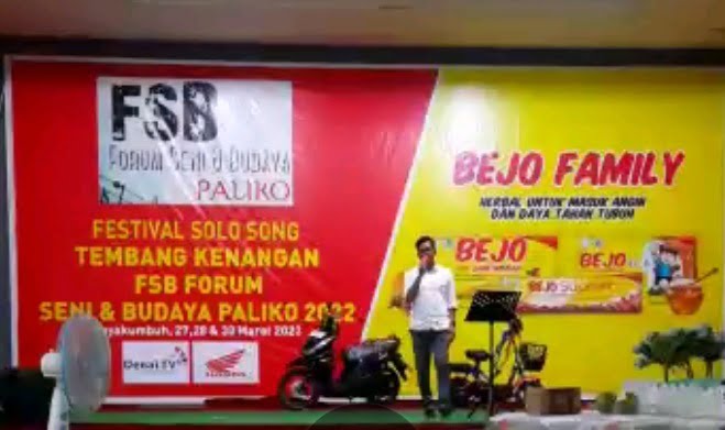 PENUTUPAN FESTIVAL— Wawako Payakumbuh Erwin Yunaz menutup kegiatan Festival Tembang Kenangan.