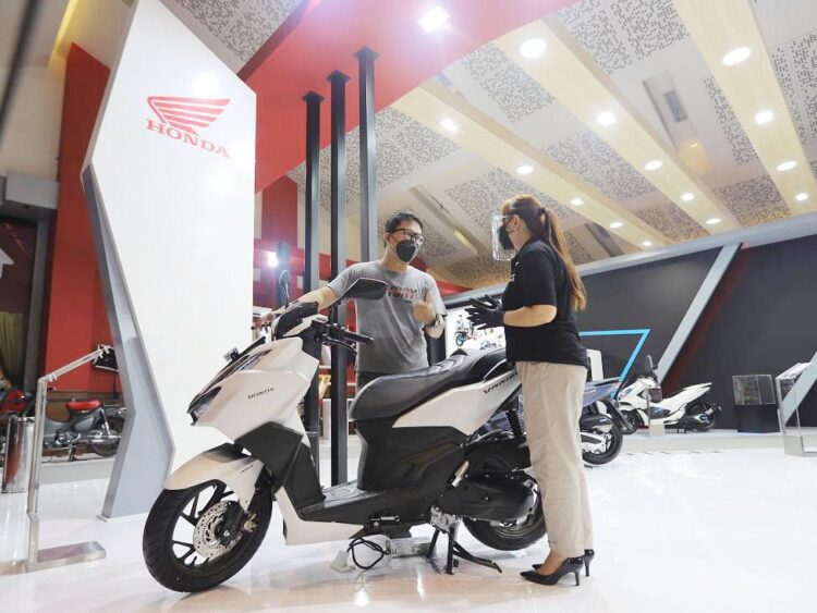 MOTOR TERBAIK-All New Honda Vario 160 dinobatkan sebagai sepeda motor terbaik di Indonesia pada ajang penghargaan Otomotif Award 2022.