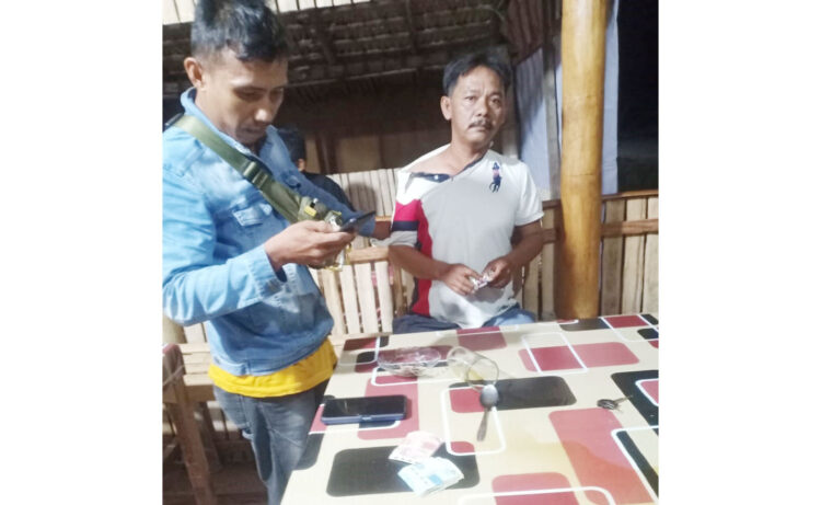 AGEN TOGEL— Pelaku N (48) yang berperan sebagai agen judi togel online diamankan Polsek Kampung Dalam.