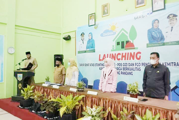 Pencapain Target Pembangunan di Padangpanjang , OPD harus Memiliki Data Esensial 1 LAUNCHING—Walikota Padangpanjang Fadly Amran Melaunching Dapur Sehat (Dashat) sebagai pos gizi dan pusat pelayanan stunting.