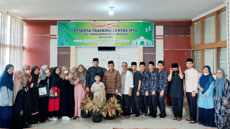 Kecamatan MKS laksanakan Training Center (TC) untuk menghadapi MTQ tingkat Kota Bukittinggi di Kantor Camat MKS, Jumat (15/4).