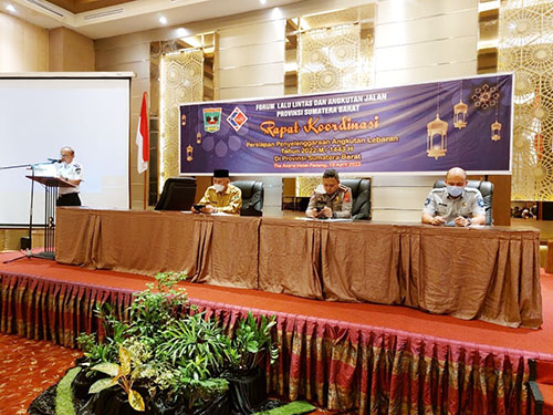 Sekitar 1,8 Juta Perantau Minang Mudik ke Sumbar, Siapkan Jalur Alternatif, Dishub Ingatkan Lokasi Rawan Macet dan Longsor 1 RAKOR— Kepala Dishub Sumbar, Heri Nofiardi saat rapat koordinasi persiapan penyelenggaraan angkutan Lebaran tahun 2022/1443 H, pekan lalu di Padang.