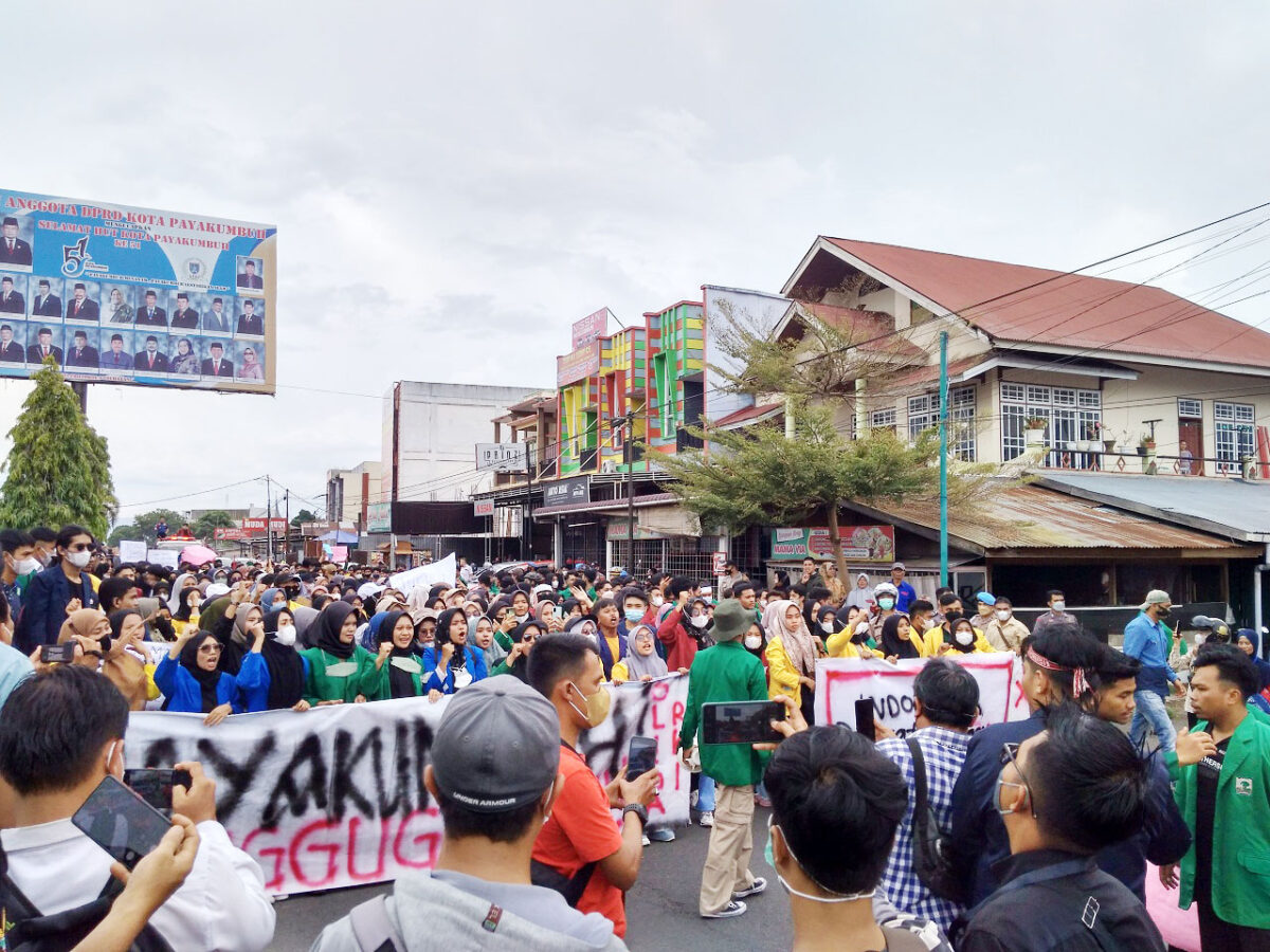 Mahasiswa Demo DPRD payakumbuh