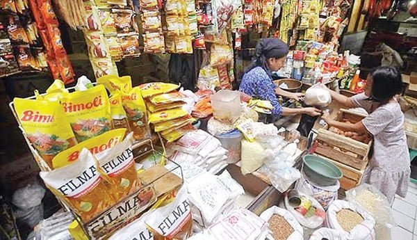 PENGAWASAN—Pemko Bukittinggi melakukan pengawasan untuk memastikan ketersediaan sembilan bahan pokok (sembako) jelang Ramadhan dan Lebaran tahun 2022.