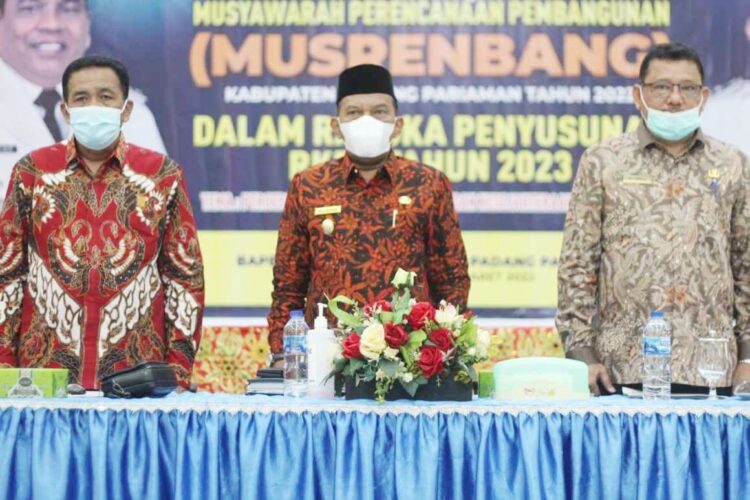 Wakil Bupati Padangpariaman Rahmang, kemarin, menghadiri kegiatan Musyawarah Perencanaan Pembangunan (MUSRENBANG) Kabupaten Padangpariaman tahun 2022 dalam rangka penyusunan RKPD tahun 2023 dengan tema percepatan kemandirian ekonomi dan kesejahteraan masyarakat.