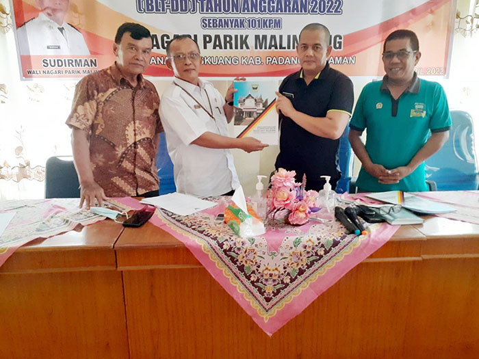 Wali Nagari Paritmalintang Sepakat Majukan Nagari 1 Walinagari Paritmalintang, Kecamatan Enam Lingkung, Kabupaten Padangpariaman Sudirman menyatakan nagarina berada dalam kawasan Ibukota Kabupaten Padangpariaman.