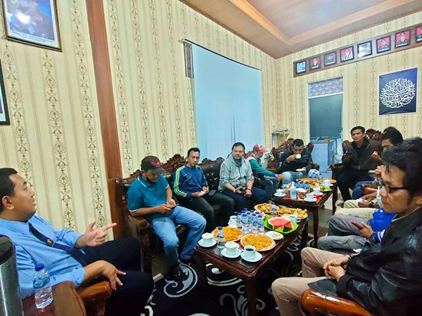 PERTEMUAN— Karutan Kelas II B Kota Padangpanjang gelar pertemuan dengan segenap awak media di Kota Padangpanjang.