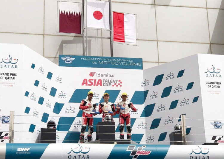 RAIH PODIUM–Pembalap Indonesia binaan (AHM) Veda Ega Pratama  meraih podium ketiga di balapan putaran kedua seri perdana ajang balap  Idemitsu Asia Talent Cup (IATC) di Lusail International Circuit, Qatar.