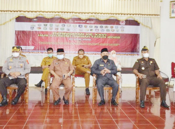 Pemkab Agam mengikuti puncak peringatan Hari Otonomi Daerah (Otda) ke 26 di Aula Kantor Bupati Agam, Senin (25/4).