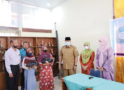 Kader PKK dan Warga Miskin di Kota Solok Terima Paket Lebaran, Kewajiban untuk Memenuhi Pangan Masyarakat