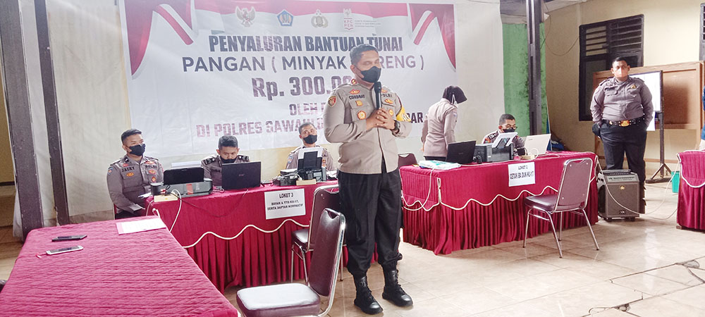 Polres Sawahlunto Salurkan 2000 Bantuan Tunai Pangan Migor