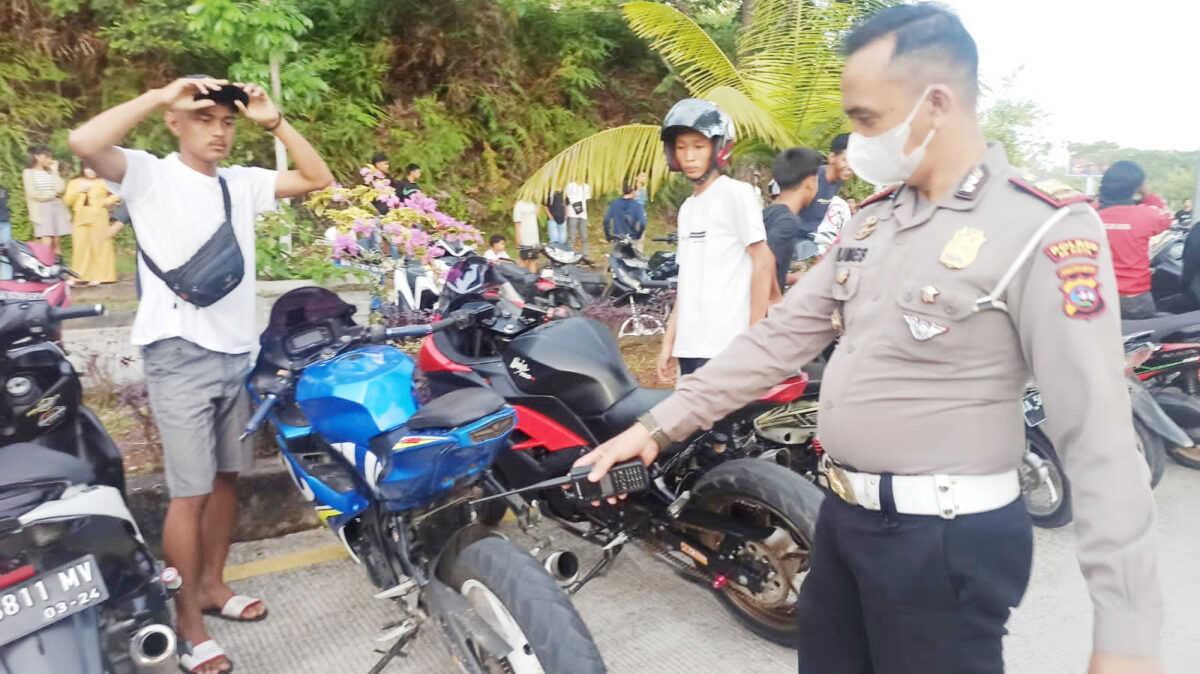 Puluhan ABG Hendak Menggelar Balap Liar Berhamburan Melihat Polisi Datang
