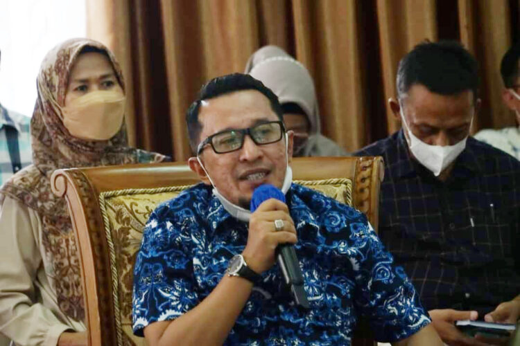 IKUTI RAKOR— Bupati Eka Putra mengikuti rakor pembahasan Covid-19 saat Lebaran Idul Fitri bersama Menko Perekonomian Airlangga Hartarto.