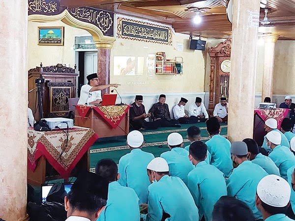 TSR 1443 H, Bupati Agam Kunjungi Masjid Ainul Yaqin Batagak, Sosialisasikan Program Unggulan Pemkab 1 KUNJUNGAN—Tim I safari Ramadhan Pemkab Agam mengunjungi Masjid Ainul Yaqin Padang Kudo, Nagari Batagak Kecamatan Sungai Pua menyampaikan program unggulan pemkab.