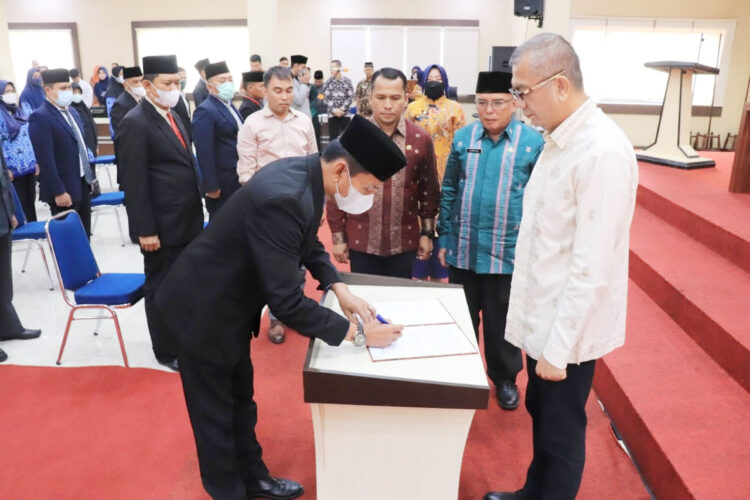 Riza Falepi Rombak Jajaran Kabinet Jelang Lebaran, Rudi Arnel Jabat Kabid Kehumasan Diskominfo 1 DILANTIK—Wako Riza Falepi melantik pejabat aministrator dan pengawas di lingkungan Pemko Payakumbuh.