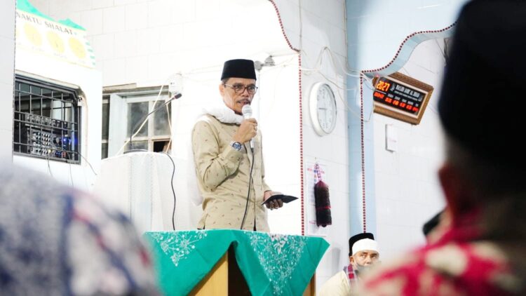 SAMBUTAN—Bupati Limapuluh Kota, Safaruddin Dt.Bandaro Rajo saat berikan sambutan pada awal Ramadhan 1443 H saat kunjungan tim Safari Ramadhan Sumbar datang.