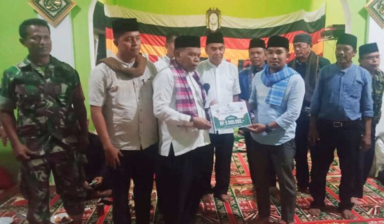 Sampaikan Informasi Pembangunan Daerah pada Masyarakat Padangpariaman 1 Wakil Bupati Padangpariaman Rahmang bersama Tim Safari Ramadhan khusus melakukan kunjungan surau ungku kari Lapau Gajah Korong Lansano Nagari Sikucur, Kecamatan V Koto Kampung Dalam.