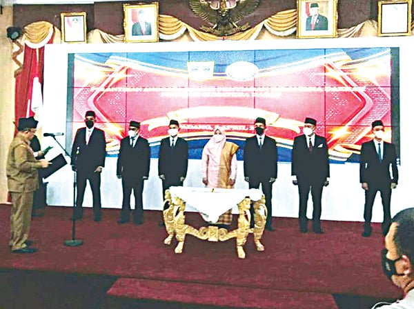 Sekdaprov Lantik 7 Anggota KPID Sumbar Masa Jabatan 2022-2025 1 LANTIK— Sekdaprov Sumatera Barat (Sumbar) Hansastri melantik tujuh Anggota Komisi Penyiaran Indonesia Daerah (KPID) Provinsi Sumbar untuk masa jabatan Masa jabatan 2022-2025.