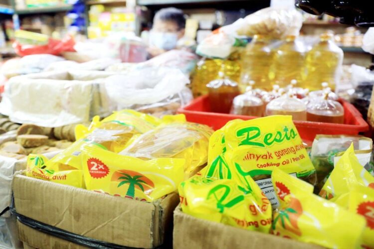 Sekretaris Jenderal Kemensos Harry Hikmat menyatakan bantuan langsung tunai (BLT) minyak goreng senilai Rp 300 ribu tidak harus digunakan untuk membeli komoditas itu.