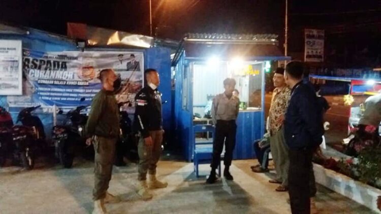 Selama Ramadhan, Satpol PP Padangpanjang Intensifkan Patroli Lingkungan 1 PATROLI RUTIN— Satuan Polisi Pamong Praja dan Pemadam Kebakaran (Satpol PP Damkar) menggelar patroli malam menjelang Ramadhan di sejumlah masjid, Jumat (1/4) lalu.
