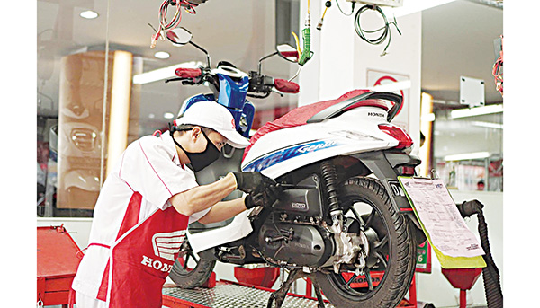 Setia Temani Konsumen, AHM Hadirkan Layanan Spesial di Momen Lebaran 1 PELAYANAN SPESIAL— PT AHM menghadirkan Bale Santai Honda, AHASS Siaga, dan AHASS Jaga untuk temani konsumen di momen lebaran Idul Fitri 1443 Hijriah.