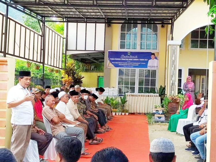 Sosialiasi Perda 08 Tahun 2021, Bakri Bakar Jemput Bola ke Konstituen 1 JEMPUT BOLA— Anggota DPRD Provinsi Sumatera Barat Komisi II Fraksi Nasional Demokrat (NasDem) Bakri Bakar turun ke bawah jemput bola sosialiasikan Perda No 08 Tahun 2021 Sumatera Barat tentang Pemberdayaan Nagari dan Pemerintah Nagari.