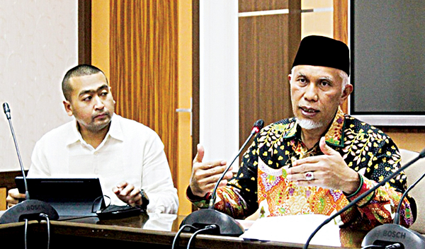 SAMBUT PERANTAU— Gubernur Sumbar Mahyeldi Ansharullah bersama Wagub Audy Joinaldy siap menyambut perantau atau pemudik yang akan berlebaran di kampung halaman selama libur Hari Raya Idul Fitri 1443 Hijriah.