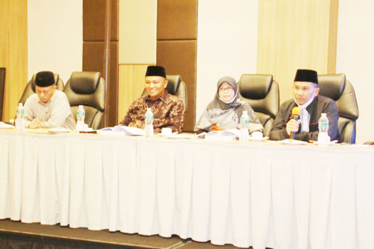 PEMBAHASAN AWAL LKPJ— Pansus DPRD Agam melakukan pembahasan awal  LKPj Bupati 2021.