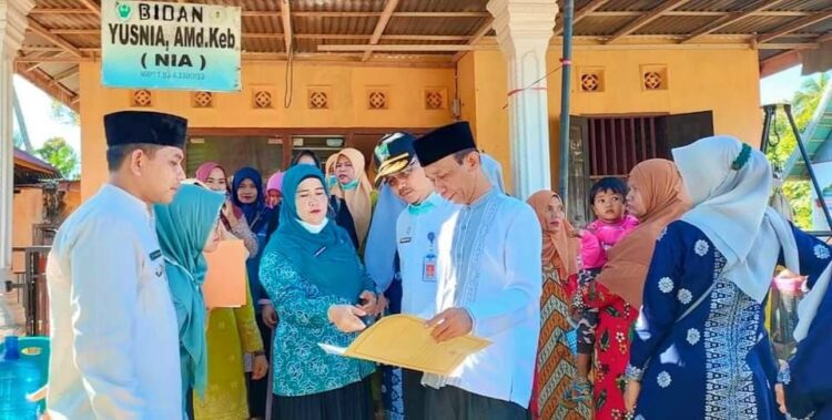 ARAHAN—Ketua TP PKK Padangpariaman Yusrita Suhatri Bur berikan arahan  saat kunjungannya kemarin.