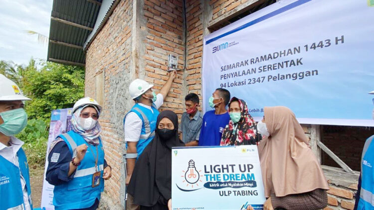 Light Up The Dream— PT PLN (Persero) menghadirkan program Light Up The Dream untuk mewujudkan mimpi masyarakat yang kurang mampu di 110 titik di Indonesia.