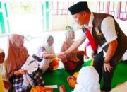 Pramuka Peduli Bagikan 50 Paket Sembako di Sijunjung