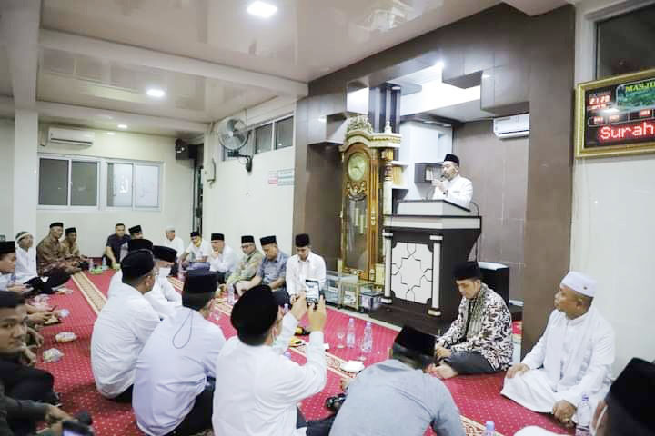 Jaga Kenyamanan Umat Beribadah, Satpol PP Kota Solok Turun Gelar Patroli Malam Hari 1 SAFARI RAMADHAN—Wakil Gubernur Sumbar Audy Joinaldy saat berkunjung di salah satu masjid Kota Solok, dalam kegiatan Safari Ramadhan guna menjemput aspirasi ke bawah.