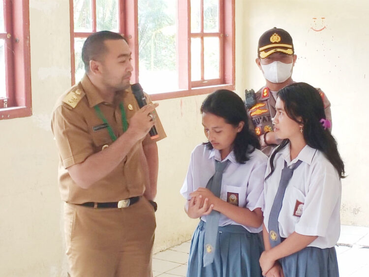 Berinovasi Menuju SDM Unggul, Wagub Sumbar Berikan Motivasi Siswa SMAN Sipora 1 Wagub Sumbar Berikan Motivasi Siswa SMAN Sipora.