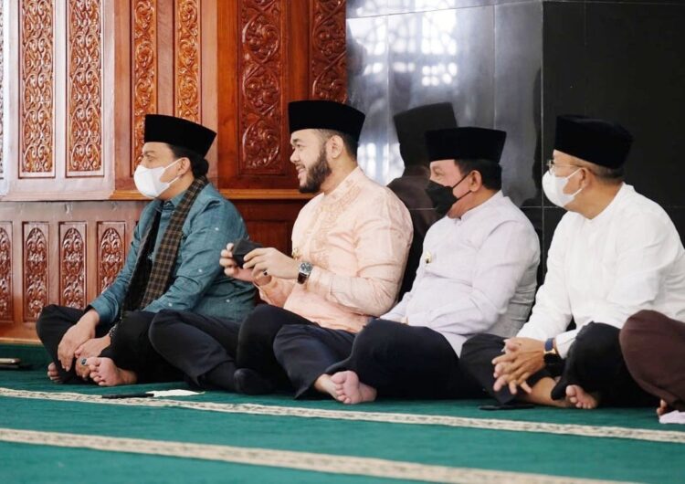 KEGIATAN— Wali Kota H. Fadly Amran, BBA Datuak Paduko Malano  bersama sejumlah pejabat OPD dialog usai memberikan kata sambutan saat menyambut Ramadhan.