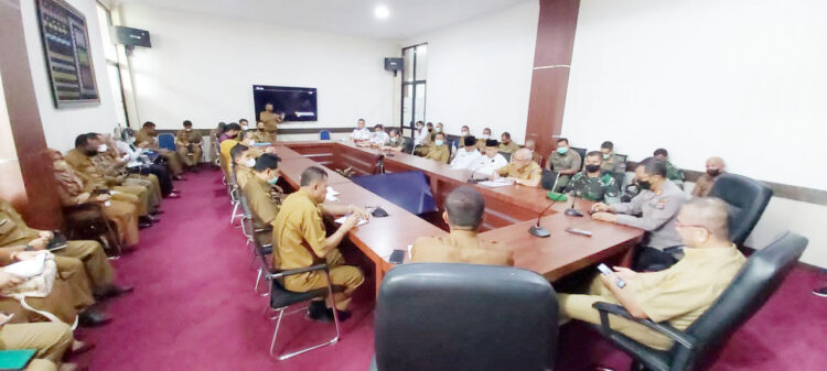 Shalat Ied Dipusatkan di Halaman Kantor Balaikota Payakumbuh 1 RAPAT— Wali Kota Payakumbuh, Riza Falepi rapat bersama Forkopimda rapat membahas persiapan shalat Idul Fitri 1443 Hijriah.
