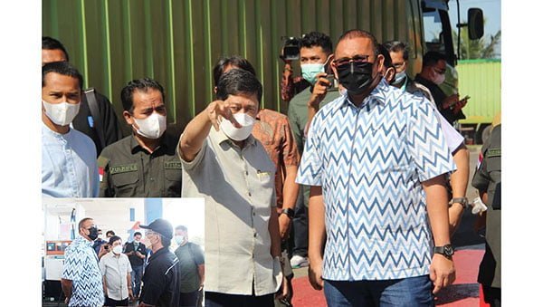 CEK STOK SOLAR— Anggota Komisi VI DPR RI Andre Rosiade bersama Direktur Utama (Dirut) Pertamina Patra Niaga, Alfian Nasution saat meninjau beberapa SPBU di Kota Padang yang menyediakan solar bersubsidi.