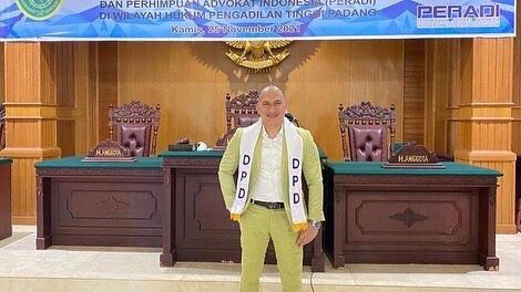 Penasehat Hukum ( PH) tersangka Dr. Suharizal, SH. MH