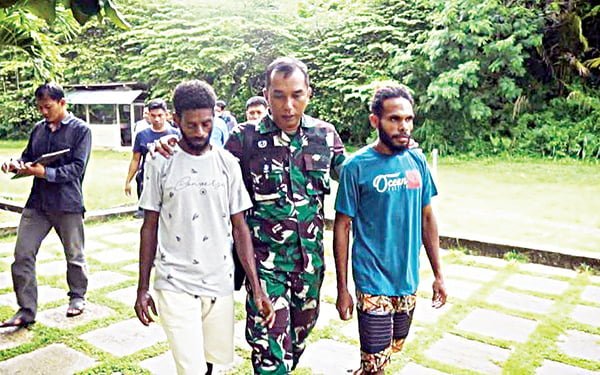 kedua simpatisan organisasi separatis papua merdeka itu yakn 3c5q jpg