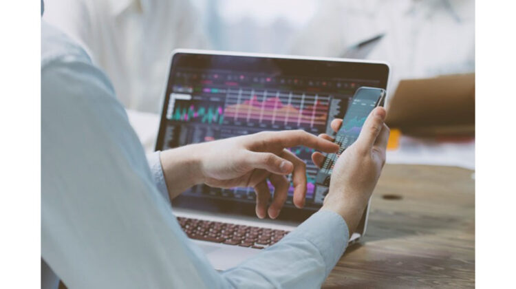 ILUSTRASI TRADING. Bos Binomo adalah warga negara asing (WNA). Saat ini pemilik Binomo itu berada di luar negeri.