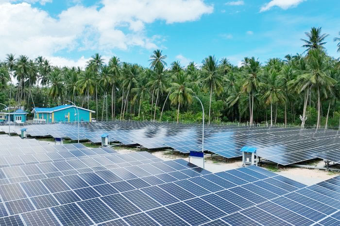 Pembangkit Listrik Tenaga Surya (PLTS) Hybrid Selayar milik PLN resmi beroperasi (Dok PLN).