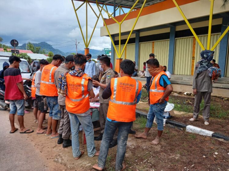 Menelan anggaran hampir Rp.2,2 miliar memalui Anggaran Pendapatan Belanja Daerah (APBD) tahun 2019, bangunan Pusat Kuliner Pujasera di Kawasan Pantai Carocok Painan, Kabupaten Pessel, belum berpenghuni.