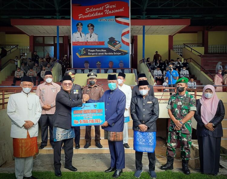 Deviden Kabupaten Pessel meningkat 2 miliar, dari tahun lalu Rp.7,6 miliar. 1 2 3