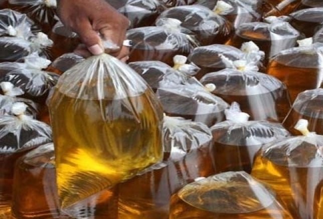 LUSTRASI Minyak goreng curah.