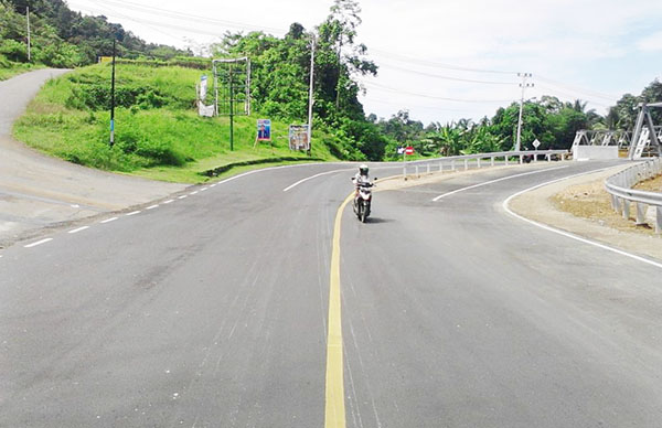 Kondisi ruas Nasional jalur dua Salido - Sago, yang masih menyimpan pekerjaan rumah.