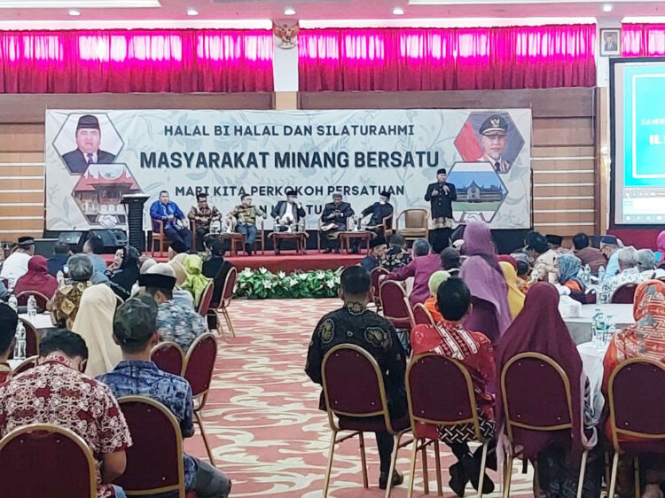 Banyak Masalah Pembangunan di Sumbar, Kepala Bappeda Ajak Perantau Minang Ikut Terlibat Membantu 1 HADIRI—Kepala Bappeda Provinsi Sumbar, Medi Iswan dari bersama OPD Pemprov Sumbar lainnya menghadiri kegiatan Halal Bi Halal Masyarakat Minang Bersatu di Bandung, Provinsi Jawa Barat (Jabar), Minggu (29/5).